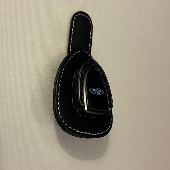 Ford Sunglass Holder for Car with Logo Black PU Leather NWT - Picture 4 of 9